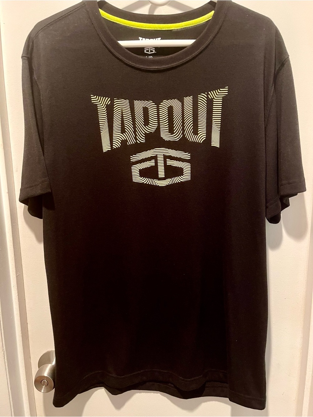 Official TAPOUT Men's Gray Graphic Logo T-Shirt L